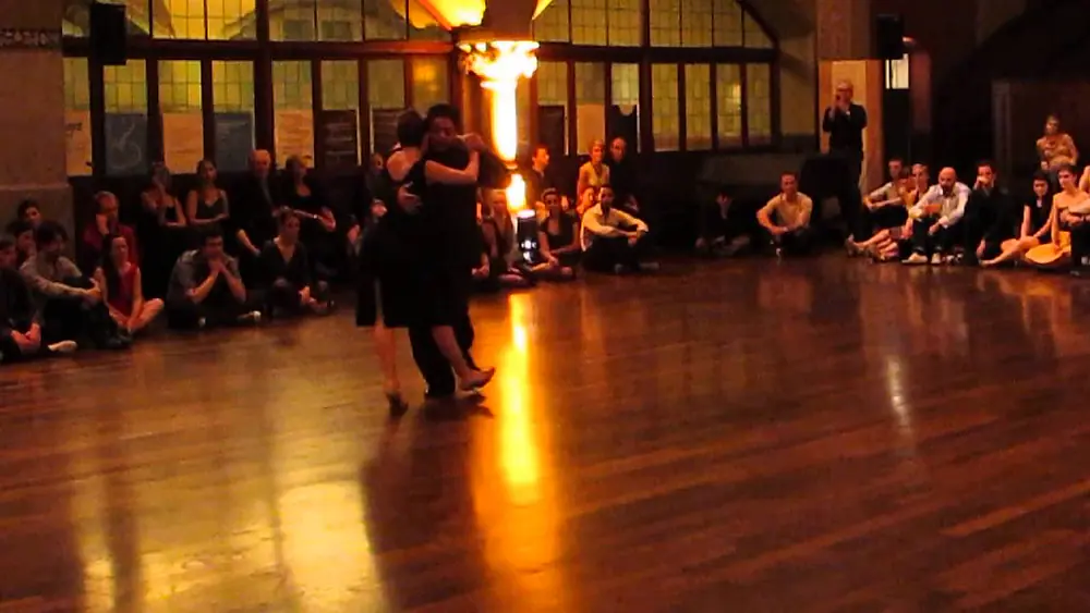 Video thumbnail for Carlitos Espinoza & Noelia Hurtado Gran Milonga del Festivalito, Zürich 29.11.2014_1