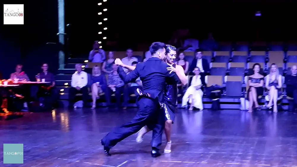 Video thumbnail for Roxana Suarez & Sebastian Achaval dance Francisco Canaro - Relíquias Porteñas