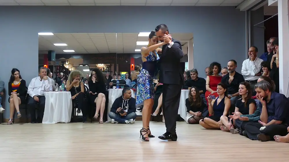 Video thumbnail for Francesca Santangelo & Luca Morale, Ella es así (Winter Tango Napoli 2017, 4/4)