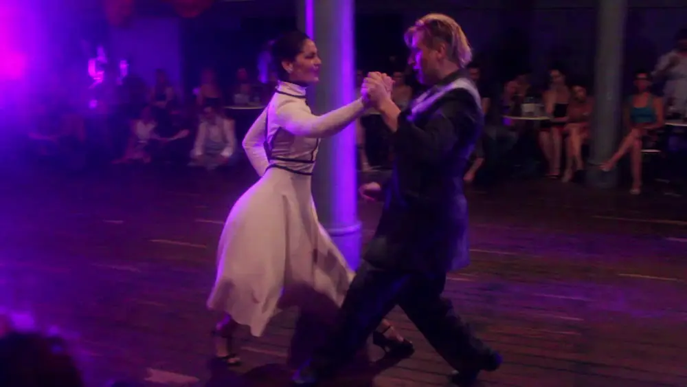 Video thumbnail for Agustina Vignau y Hugo Mastrolorenzo - 22/12/2017 - Milonga de los Trabajadores del Tango Danza 4/5