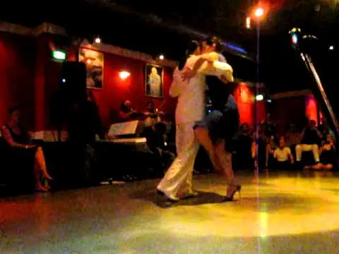 Video thumbnail for Amanda y Adrian Costa - 21 March 2011 - Porteno y Bailarin.MOV