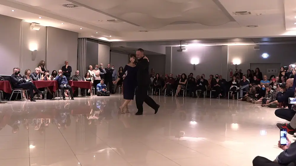 Video thumbnail for Joe Corbata & Lucila Cionci - Catania Tango d'Autunno 2021 (3/4)