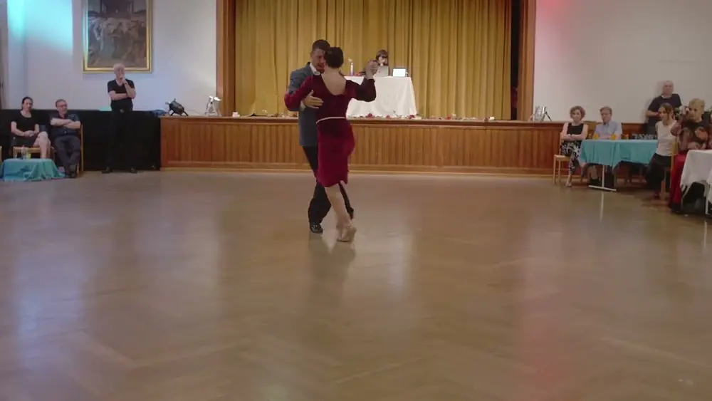 Video thumbnail for Barbara Carpino y Claudio Forte bailan Francisco Rotundo - El Viejo Vals
