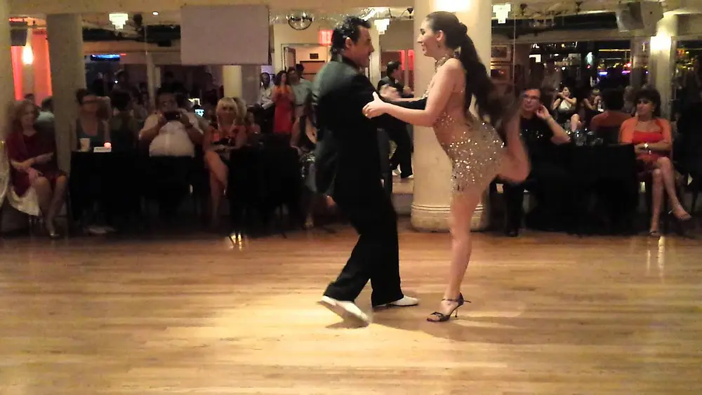 Video thumbnail for Argentine tango: Fabian Salas & Lola Diaz - Mala Junta