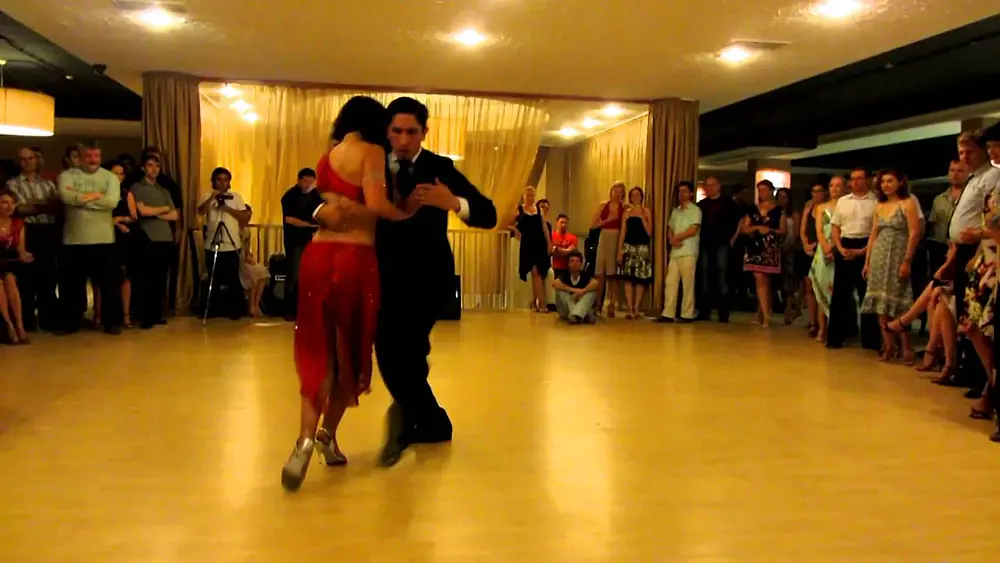 Video thumbnail for Maxi Gomez y Laura Legazcue - Encanto rojo - 27.07.12