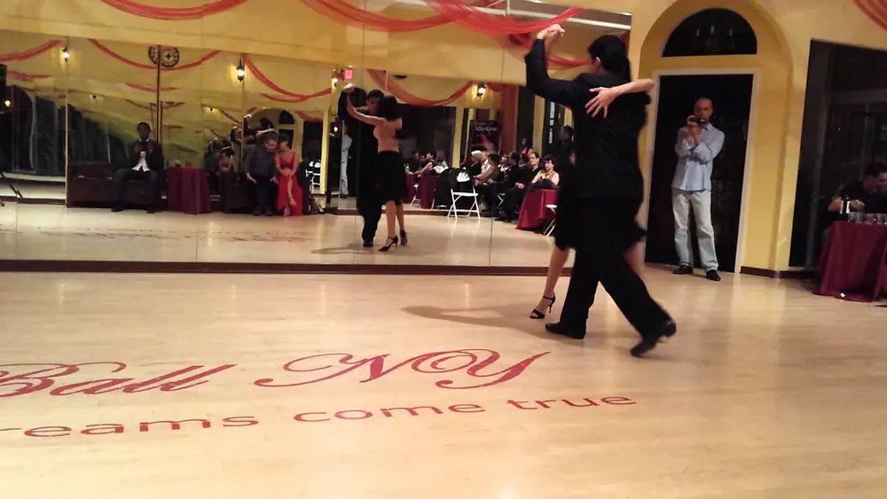 Video thumbnail for Argentine Tango: Eva Garlez and Pablo Rodriguez - Esquinas Porteñas