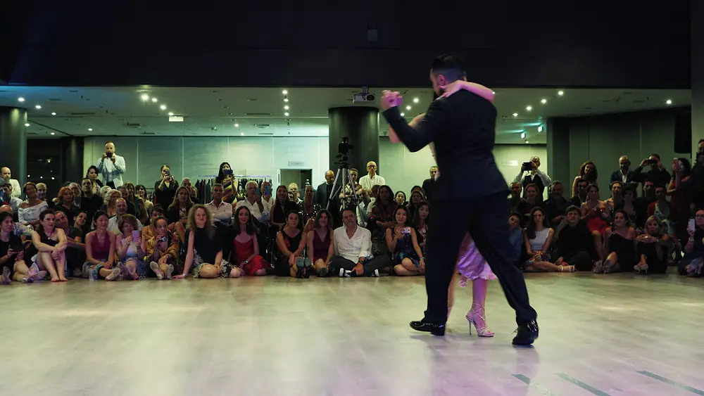 Video thumbnail for 9th Bari International Tango Congress Jonathan Saavedra Clarisa Aragon 2/4