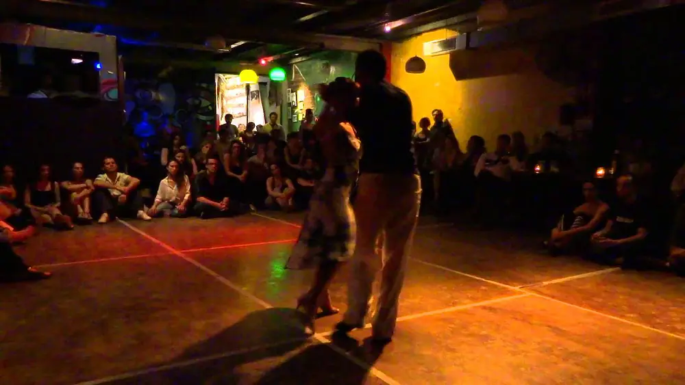 Video thumbnail for Flaqui Figueroa y Gaby Mataloni en La Mandrilera Milonga - 27/11/2013 - 2/3