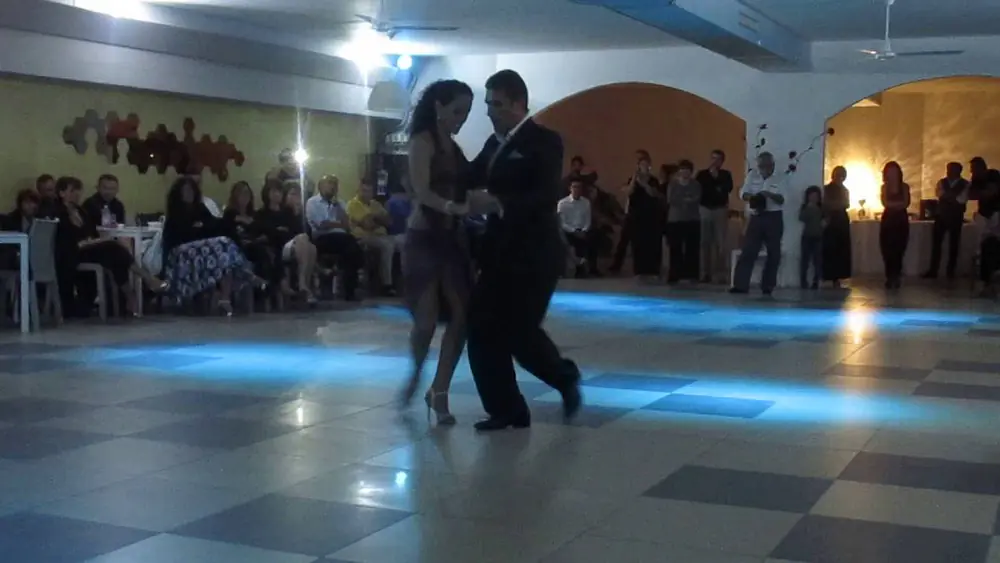 Video thumbnail for Adrian Aragon ed Erica Boaglio Al CleoCafe' TangoAsi'   3... :-D