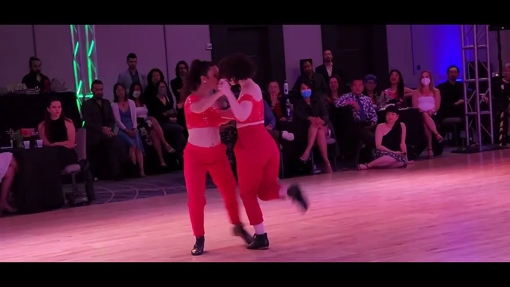 Video thumbnail for Argentine tango: Gaby Mataloni & Inés Muzzopappa - La Vida Es Corta