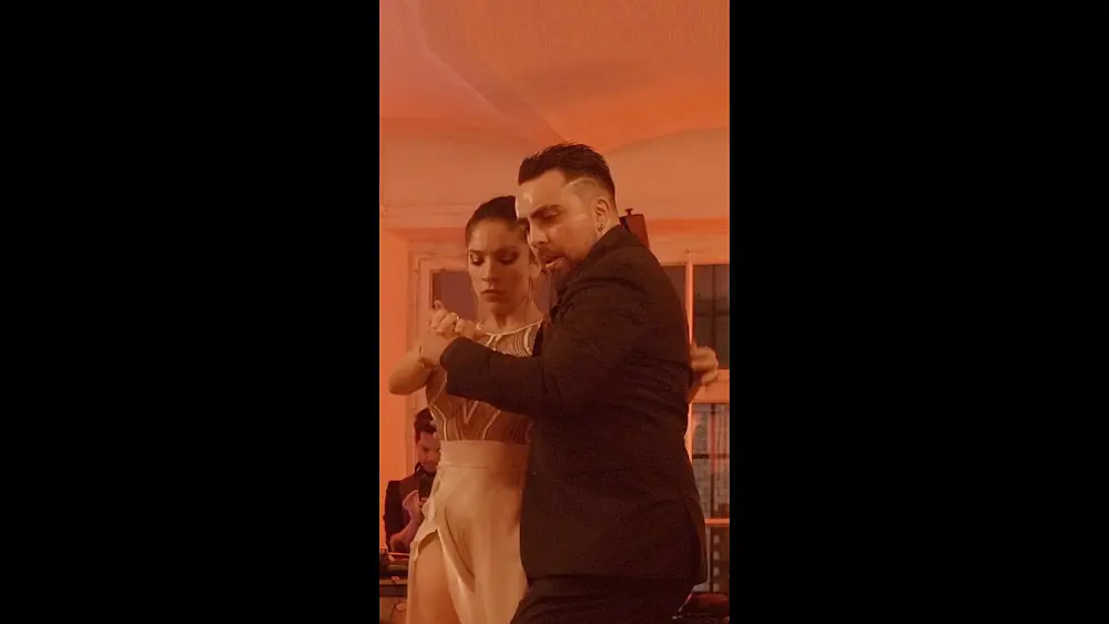 Video thumbnail for Clarisa Aragon and Jonathan Saavedra – De Vidrio #clarisayjonathan #030tango #tango