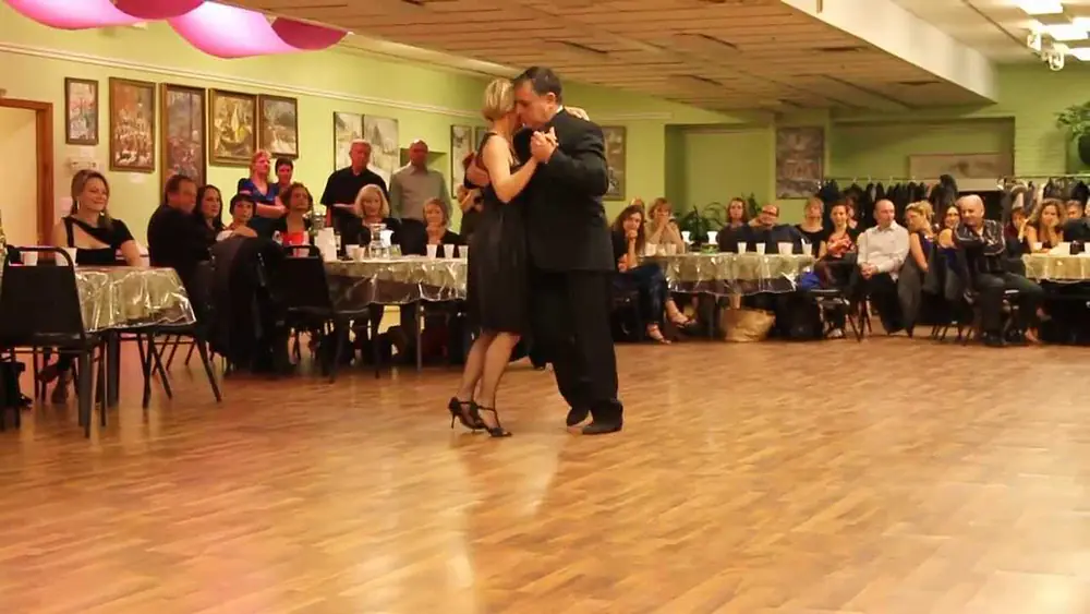Video thumbnail for Claudio Strang & Isabella Szymonowicz Perform to a Milonga in Chicago