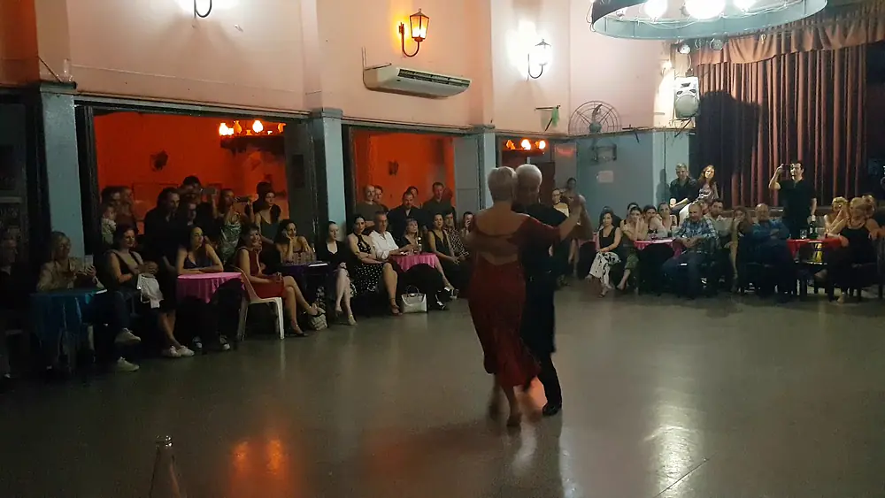 Video thumbnail for ROBERTO REIS y NATALIA LAVANDEIRA en Viva La Pepa Milonga (2/3)