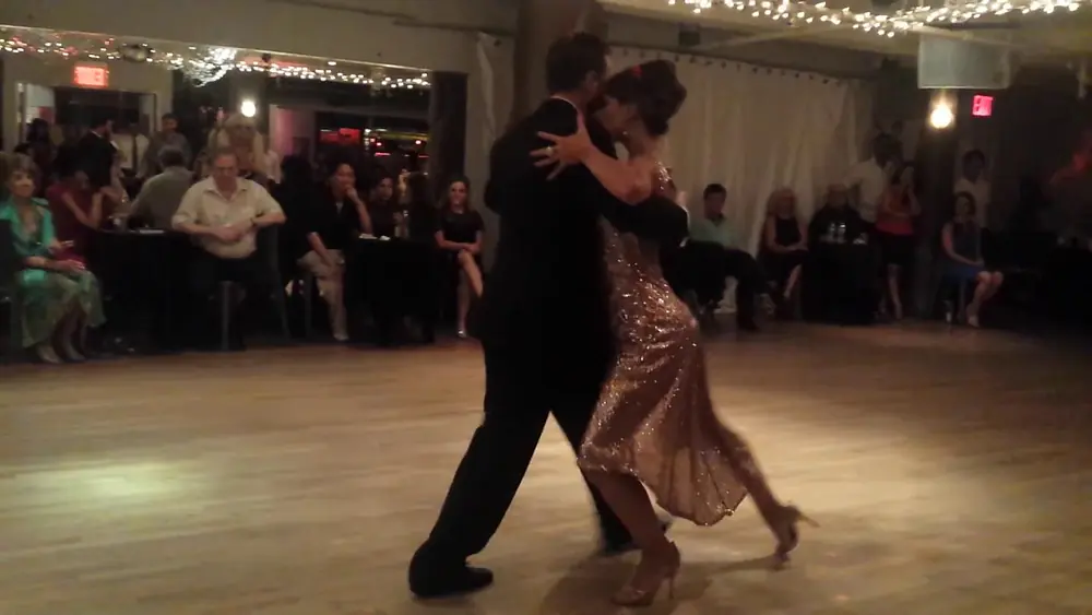 Video thumbnail for Argentine Tango: Daniela Roig &  Hernan Priento - Tus Palabras Y La Noche