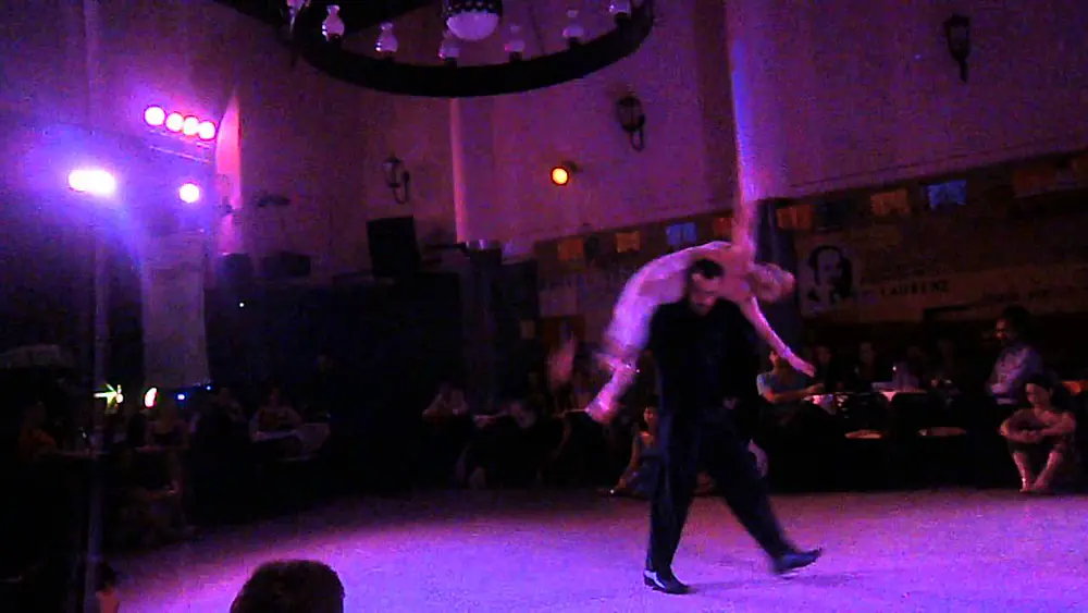 Video thumbnail for Leandro Gomez y Carolina Giannini en El Motivo Tango, 19/8/13