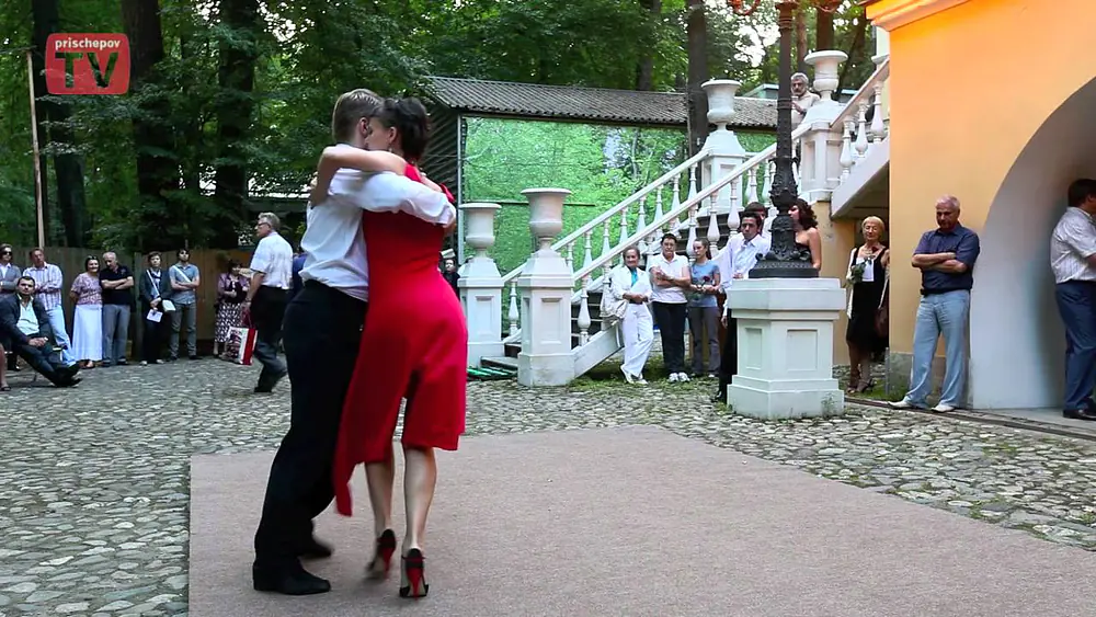 Video thumbnail for Dinara Gracheva & Denis Kozinov, Moscow, "Argentine Nights" in Arkhangelskoye estate 06.08.2011