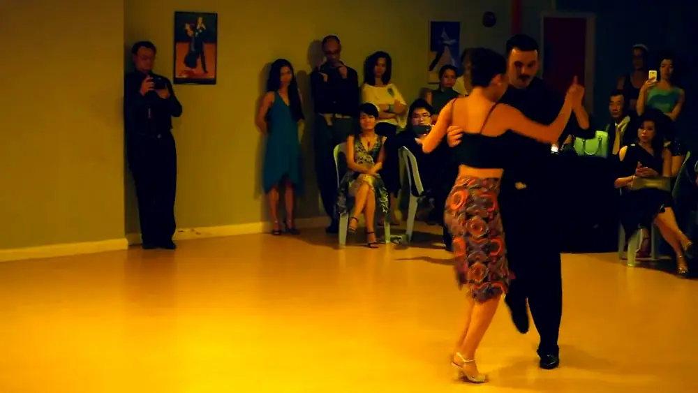 Video thumbnail for Romantic tango by Bruno Tombari & Rocio Lequio  (Esta Noche De Luna)