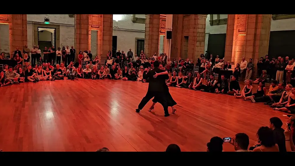 Video thumbnail for Carlitos Espinoza y Agustina Piaggio no 16° Festival Tango Porto, em 23/04/23 - 1/6