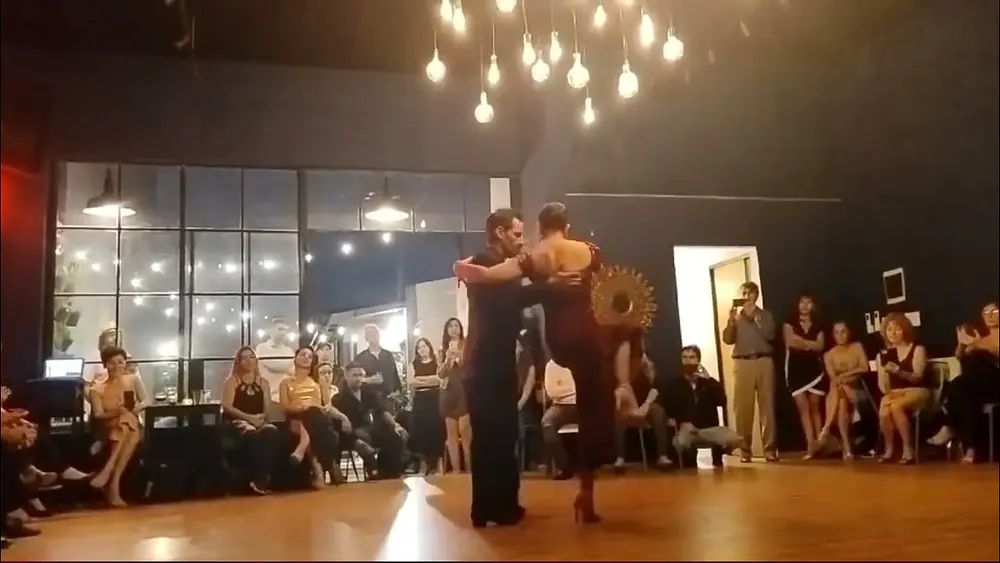 Video thumbnail for Pablo nievas & Florencia Fraschina en @frenesi.tango. Improvisación de “La Tupungatina”
