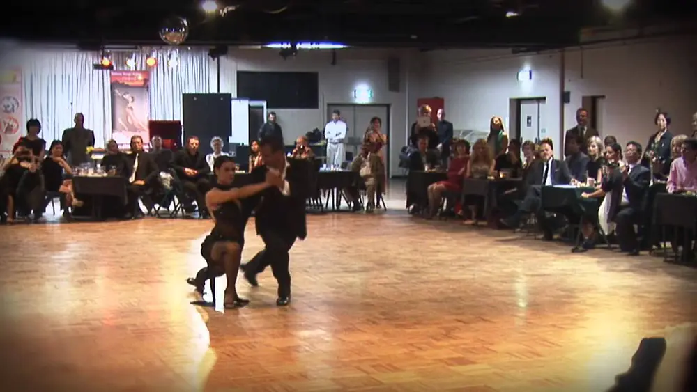 Video thumbnail for Lorena Goldestein y Roberto Herrera - Dance 2