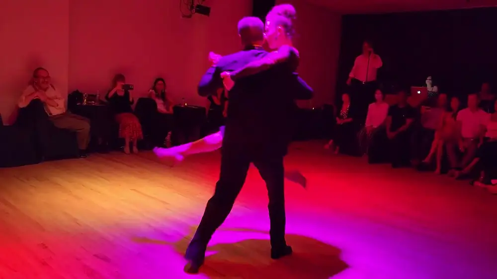 Video thumbnail for Argentine tango: Leah Barsky & Cristián Correa - Maipo