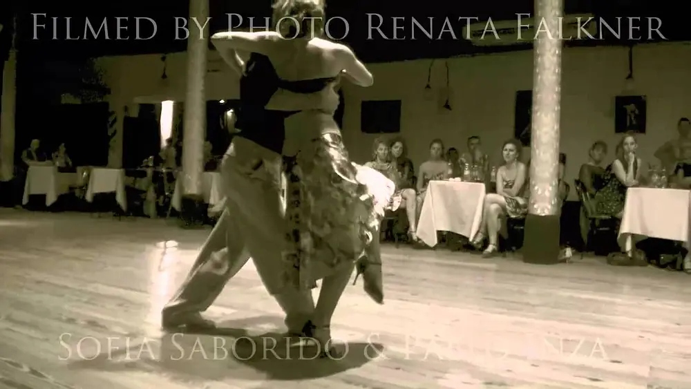 Video thumbnail for Sofia Saborido & Pablo Inza bailan a Gricel @ Photo Renata Falkner Tangoinprogressvienna