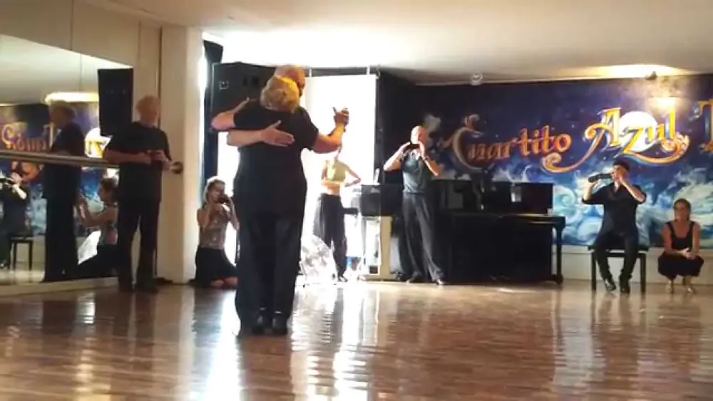 Video thumbnail for Carlos y Rosa Perez in Cuartito Azul Tango 12.7.2015