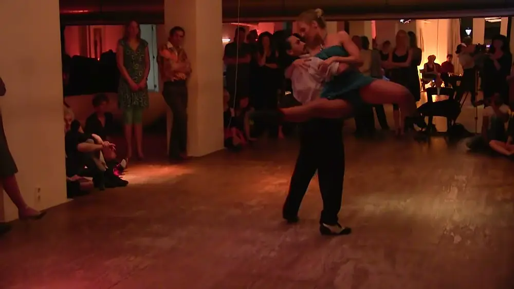 Video thumbnail for Ezequiel Sanucci & Lydia Müller dancing contact tango at Tango Talks