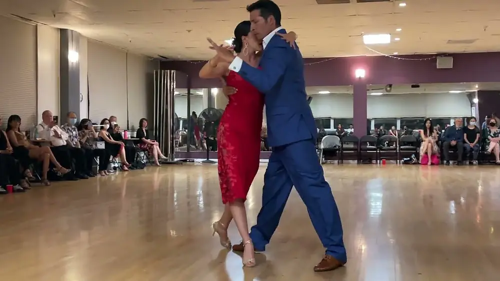 Video thumbnail for Argentine Tango. Maxi Copello and Raquel Makow (2)