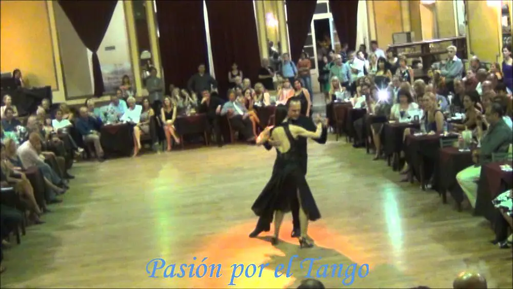 Video thumbnail for LORENA ERMOCIDA y PANCHO MARTINEZ PEY Bailando el Tango TORMENTA en YIRA YIRA MILONGA