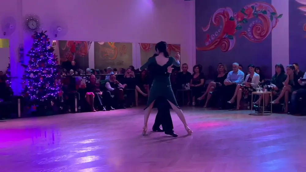 Video thumbnail for Yesica Esquivel & Ariel Leguizamon 1/4 - 2 Corazones Tango Accademia Rimini 9/12/2022