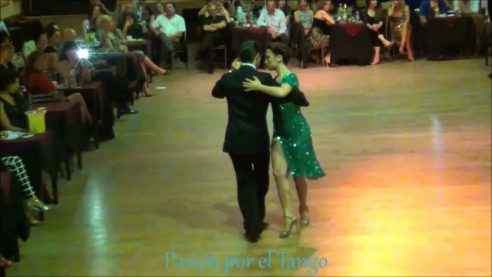 Video thumbnail for BARBARA WAINNRIGHT y JUAN RUGGIERI Bailando el Tango LA BRUJA en YIRA YIRA MILONGA