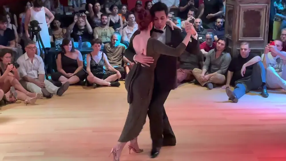 Video thumbnail for Victoria Olivella y Agustin Rojas @ Muy Lunes Milonga 12/26/22