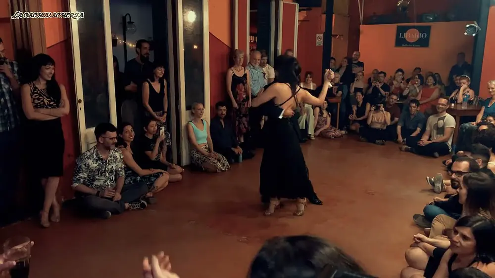 Video thumbnail for Krishna Olmedo & Daniela Barria. Milonga Ella es asi con El Cachivache Quinteto