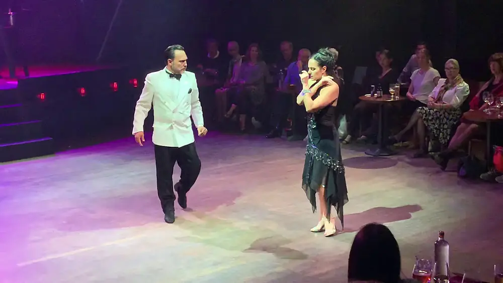 Video thumbnail for Oscar Mandagaran y Georgina Vargas bailan un Tango