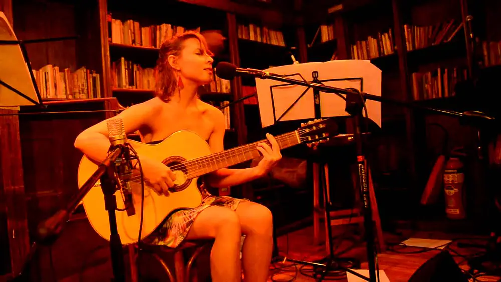 Video thumbnail for Curvo - Natalia Fures en La Biblioteca Café