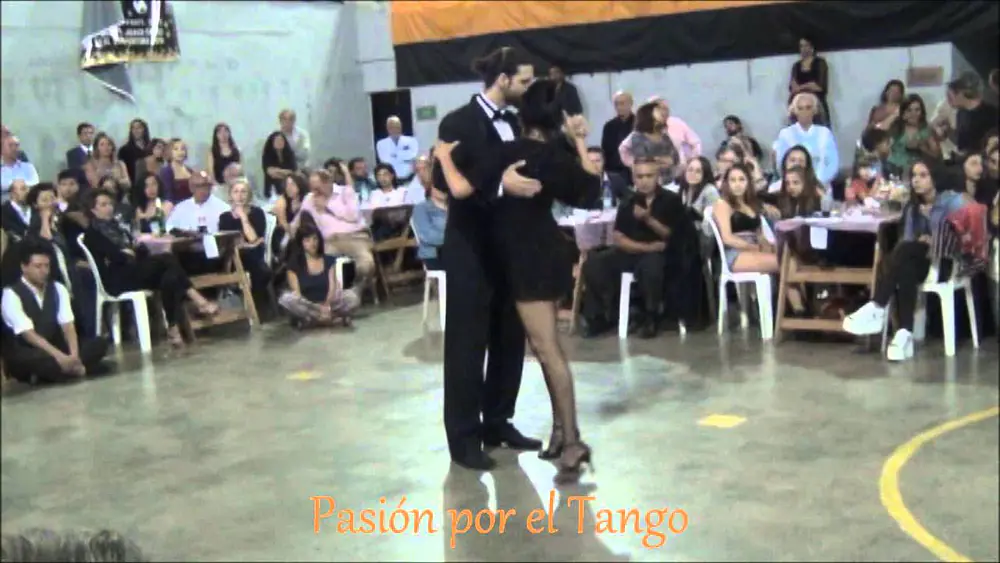 Video thumbnail for NATACHA POBERAJ y JULIO BASSAN Bailando el Tango LOS MAREADOS en LA MILONGA DEL MORAN