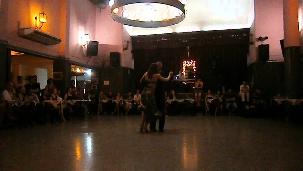 Video thumbnail for Laura Melo y Ricardo Barrios en El Motivo Tango, 19/11/12