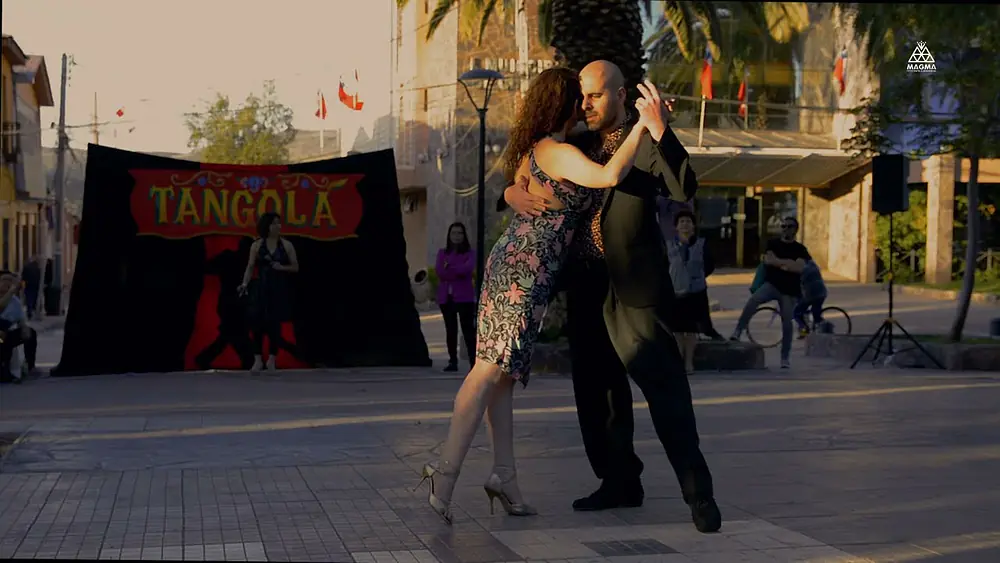 Video thumbnail for Esta Noche de Luna- bailan Claudio Milán y Jessica Navarro - Canta Joyce Macasar