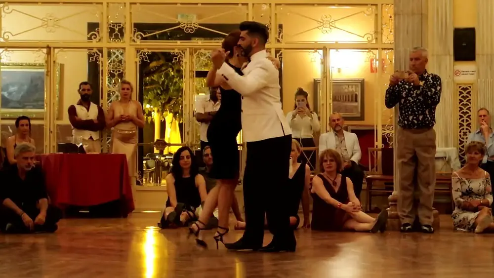 Video thumbnail for Matias Batista & Silvana Prieto dance Aníbal Troilo's Mano brava