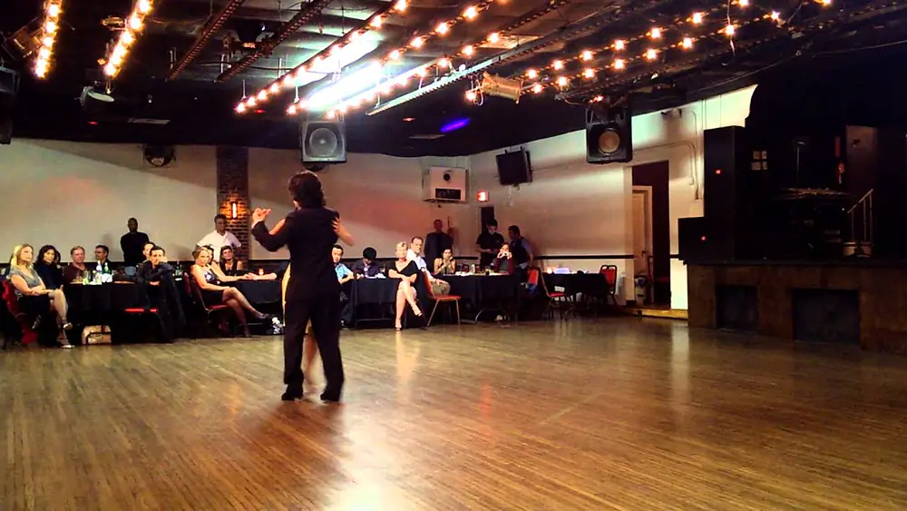 Video thumbnail for Leonel Hung-Yut chen & Florencia Hwayi Han at Tango Mio 11/13/2013