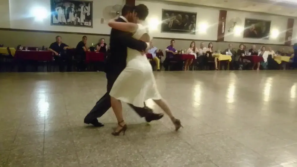 Video thumbnail for Carlos Estigarribia & Dana Zampieri 3/3/17, bailando sollozos de bandoneón, milonga La Baldosa
