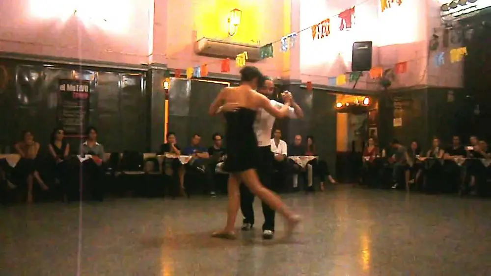 Video thumbnail for Katrin Urwitz y Jorge Frias en El Motivo Tango, 20/05/13