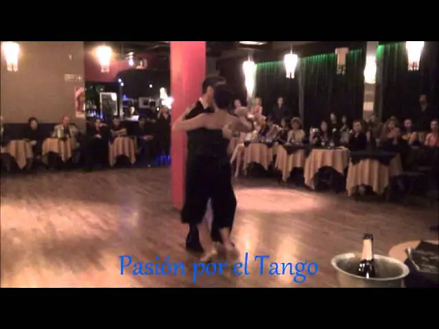 Video thumbnail for SAMANTHA DISPARI y SANTIAGO FINA bailando CON TODA LA VOZ QUE TENGO en la MILONGA NOCHE DE LUNA
